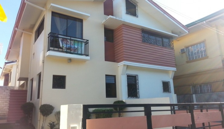 Photo 2 of 3 bedroom house in Pilar, Las Pinas, duplex type with garage