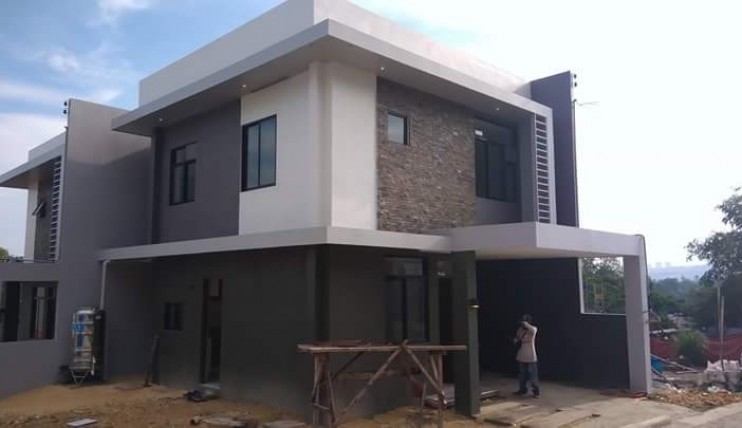 Photo 3 of 2 storey Single attached house and lot in Mandaue 