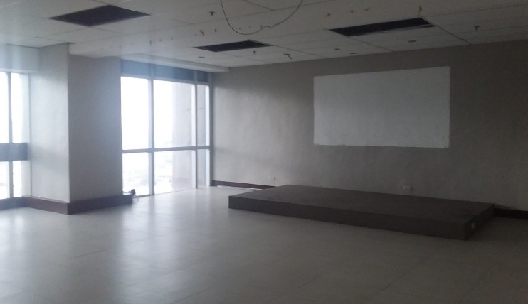 Photo 4 of Office for Rent in Makati along Gil Puyat 126SQM