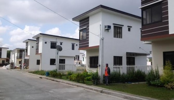 Photo 3 of 120sqm 3BR AFFORDABLE  HOUSE AND  LOT NEAR NUVALI, PASEO  DE STA. ROSA LAGUA, AYALA MALLS SOLENAD