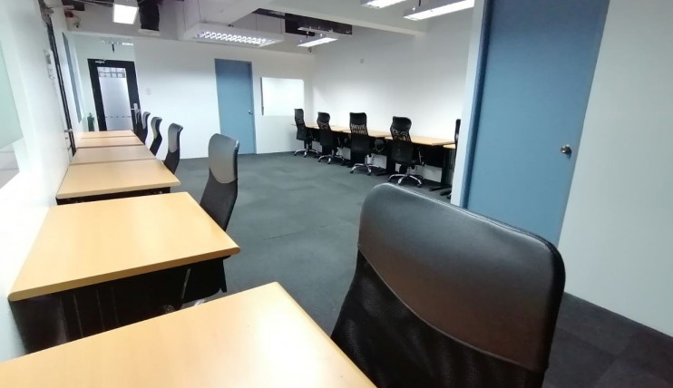 Photo 2 of 15-Pax Serviced Office for Lease in Makati with 2 Internal Rooms