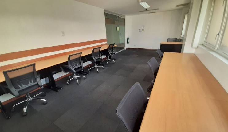 Photo 4 of Corner Window Office for Rent in Makati 12-Pax