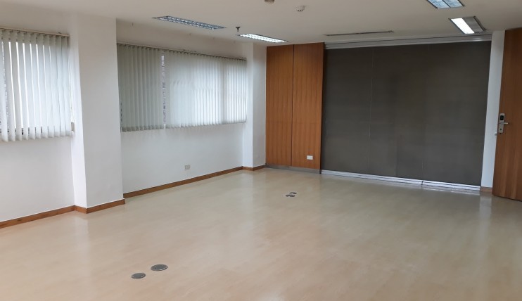 Photo 1 of Window Office with Private Bathroom for Lease in Makati 15-Pax